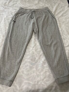 Under Armour Men’s Light Gray Fleece Jogger Sweatpants